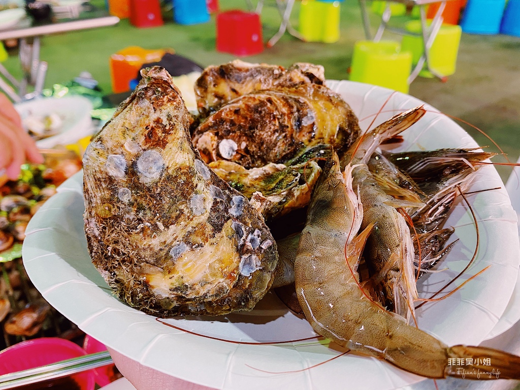 | 小琉球美食 | BBQ吃到飽還可以免費看稀奇陸龜的親子餐廳 龜龜燒烤  生蠔 蝦子蛤蠣各式鮮猛現撈海鮮吃到爆 @菲菲吳小姐