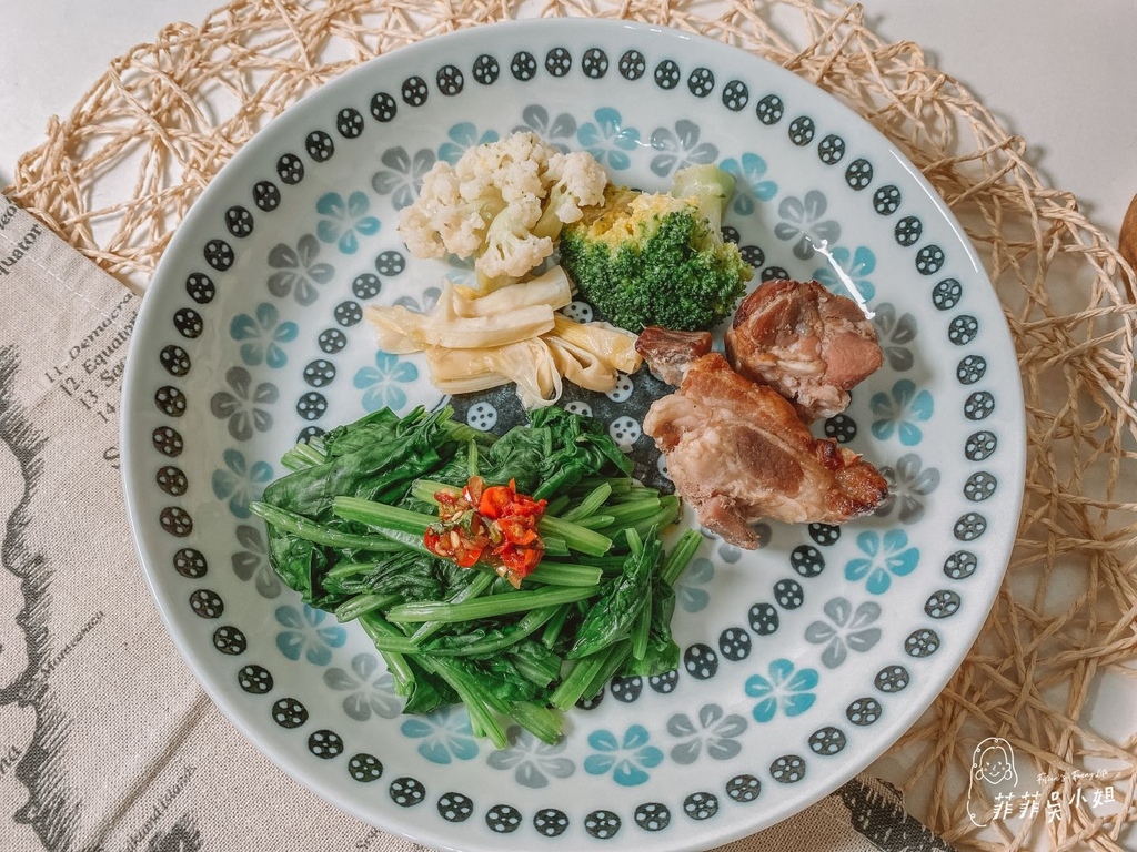 | 飲食 | 小宅食袋低卡輕飲食６週挑戰 方便加熱輕鬆懶人料理包 @菲菲吳小姐